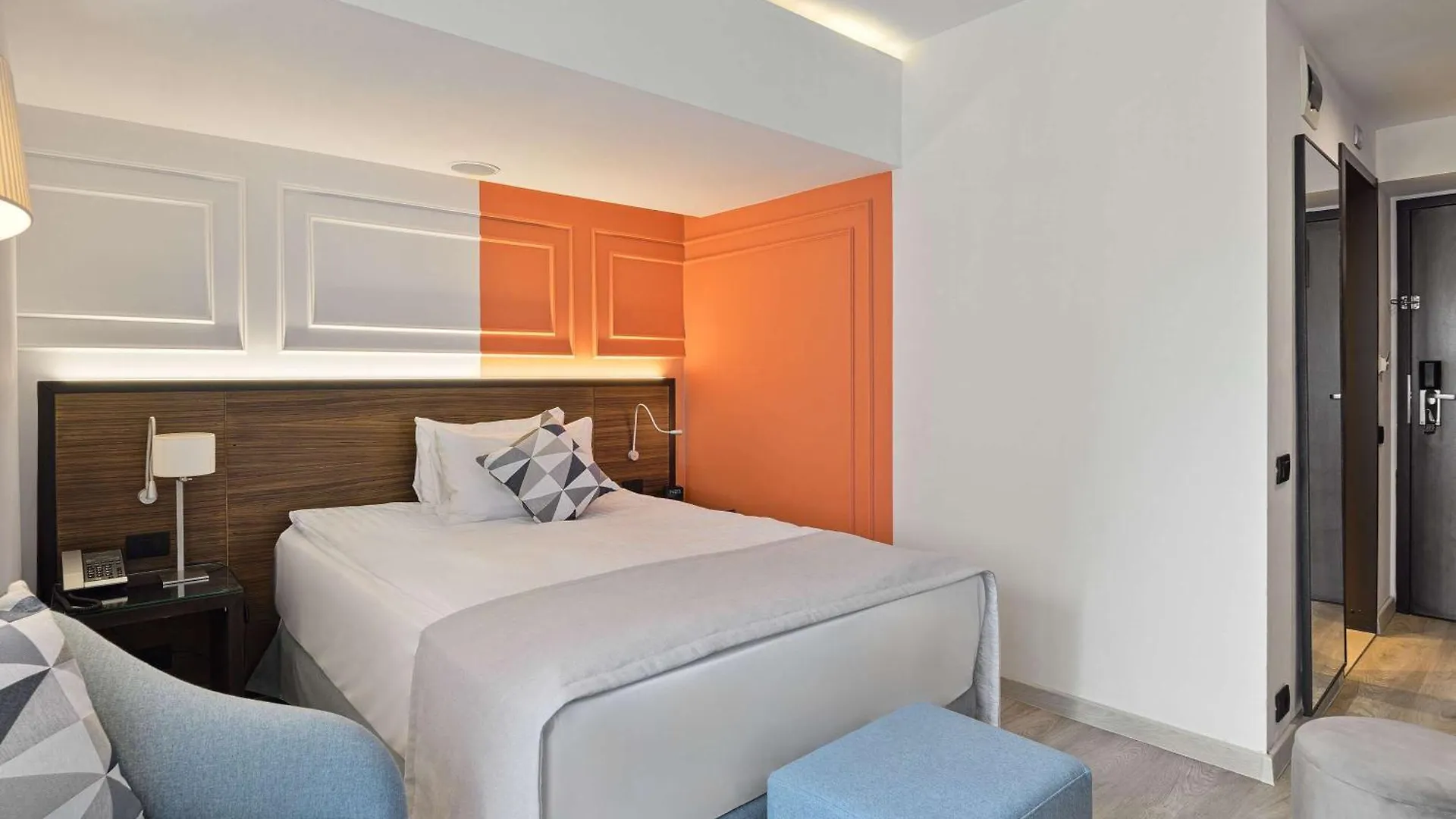Bucharest Unirii Square - Handwritten Collection Hotel
